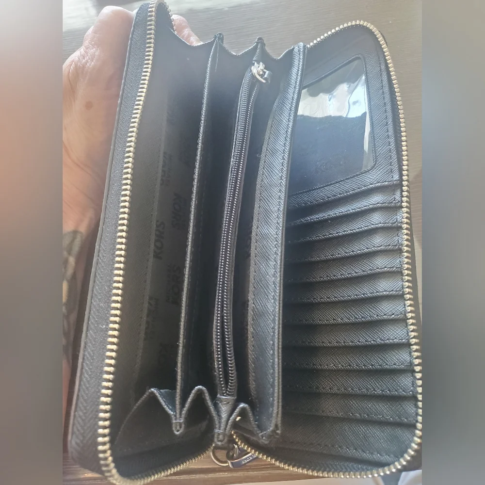 MICHAEL KORS Wallet/Wristlet - Pebbled Black